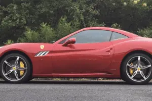 can you fit golf clubs in a Ferrari California